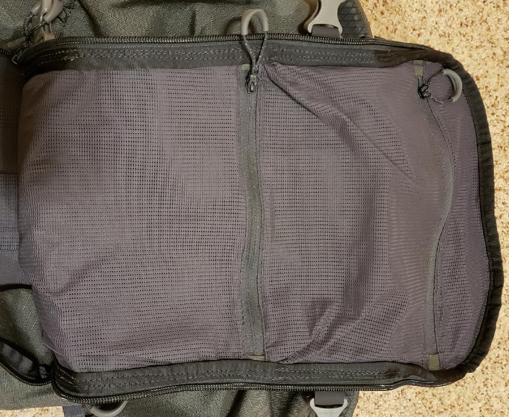 KUIU Venture 2300 hydration bladder sleeve and attachment system for water reservoir