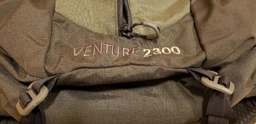 KUIU Venture 2300 main compartment with U-shaped opening showing internal organization pockets